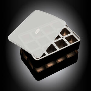 Isterningbakke til terninger 4x4 cm - 12 stk. med låg